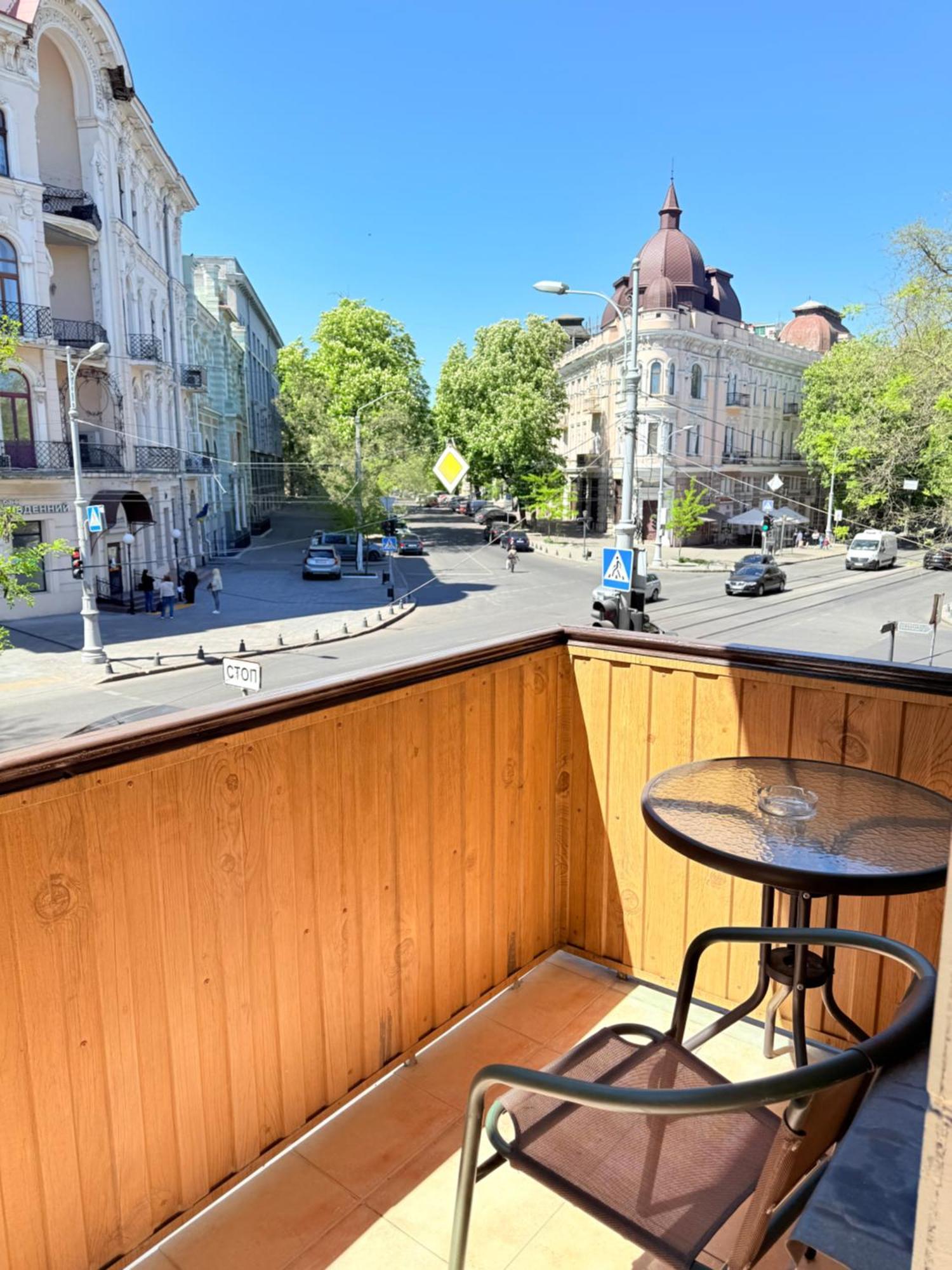 Светлая Квартира Odesa Exterior photo